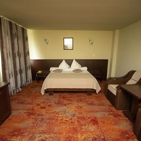 Hotel Select Slobozia Exterior foto